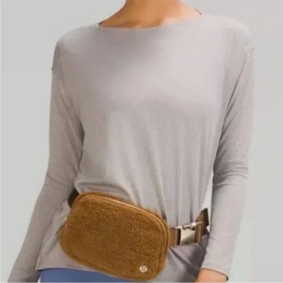 Lululemon Everywhere Belt Bag - Sherpa Burnt Caramel - Picture 2 of 13